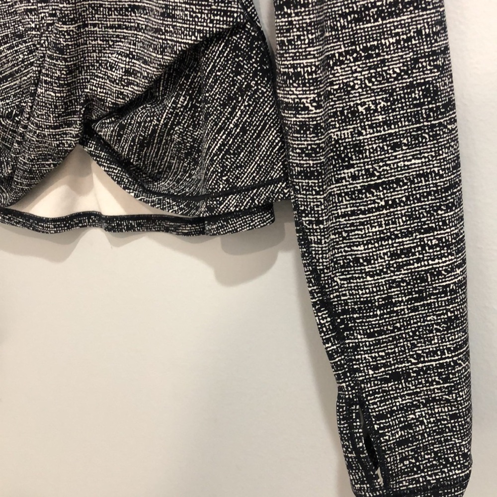 LULULEMON Melodic Movement Long Sleeve Shirt Slim fit Women’s size 10 - Picture 4 of 5
